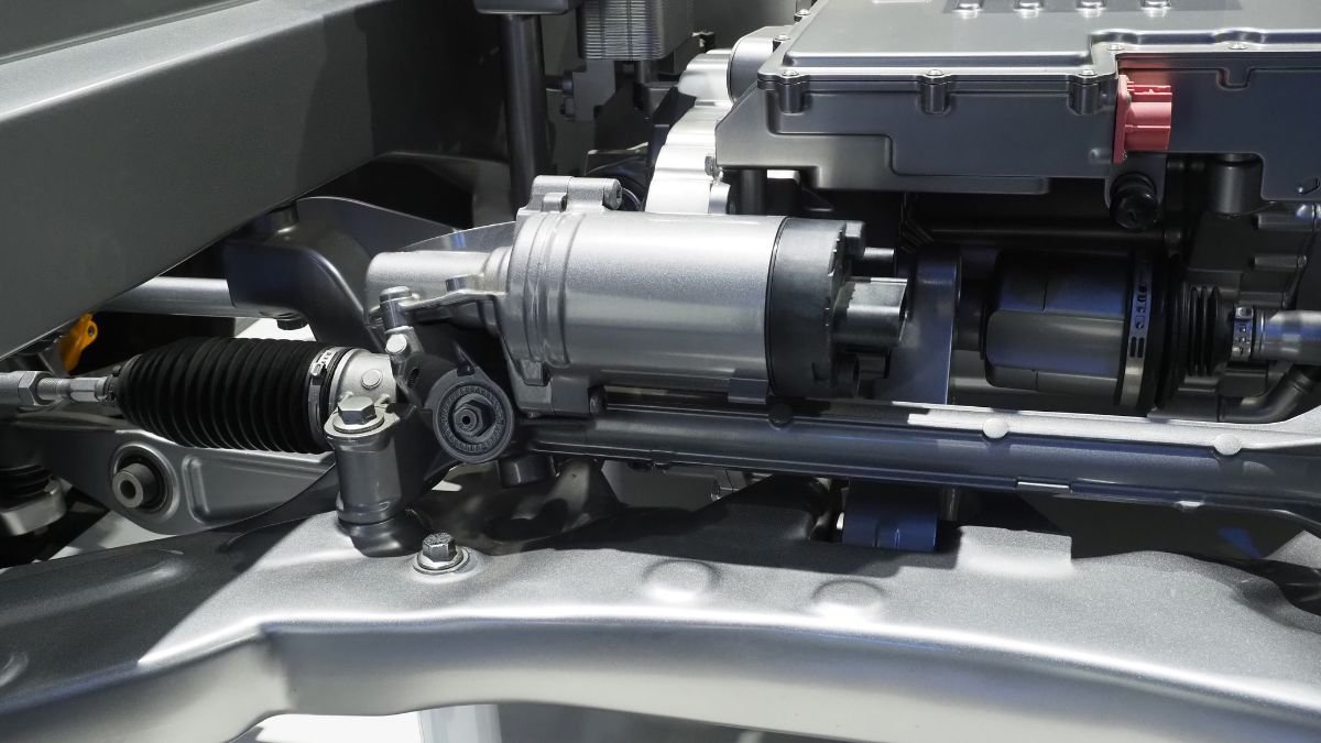 A hidraulikus kormányrásegítő rendszer részletei, olajjal működő mechanizmusokkal.