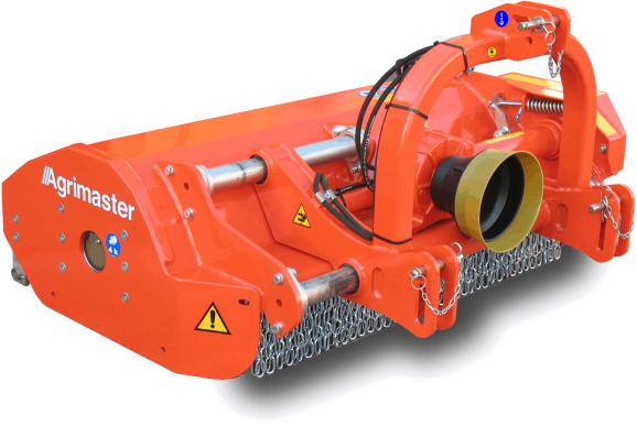 Egy Agrimaster márkájú szárzúzó, élénk narancssárga színben, különböző alkatrészekkel és biztonsági jelzésekkel.