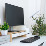 Modern számítógép státuszjelző munkahelyi környezetben