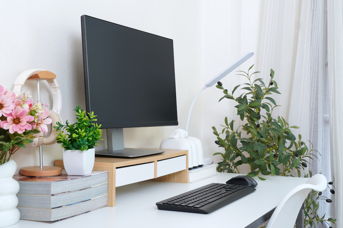 Modern számítógép státuszjelző munkahelyi környezetben